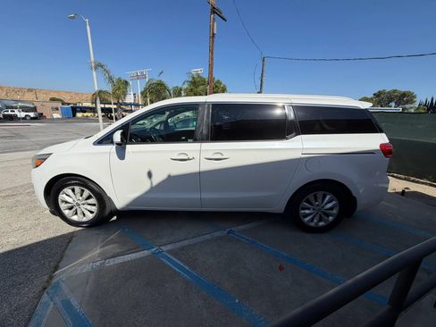 Used 2016 Kia Sedona EX FWD image 6