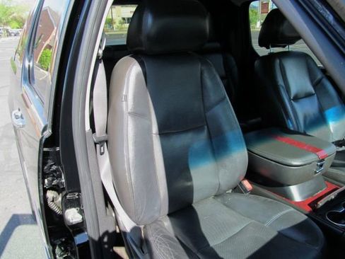 Used 2011 Cadillac Escalade EXT image 21