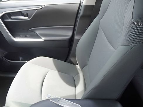 Used 2025 Toyota RAV4 XLE image 30