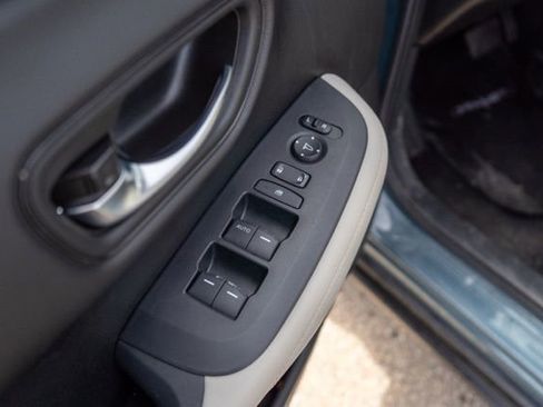 Used 2023 Honda HR-V LX image 16