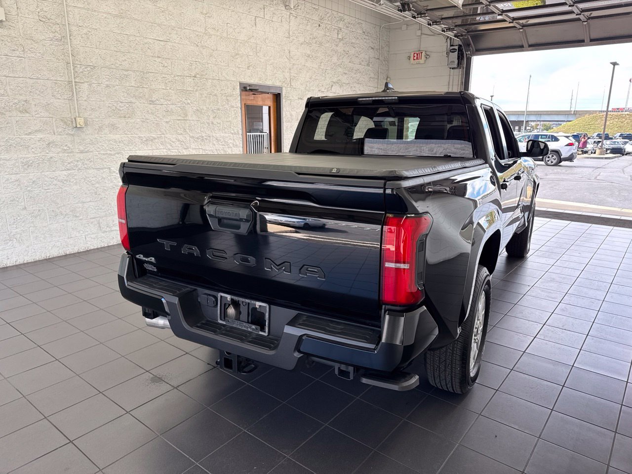 Used 2024 Toyota Tacoma SR5 AWD/4WD image 7