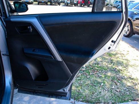 Used 2017 Toyota RAV4 LE image 31