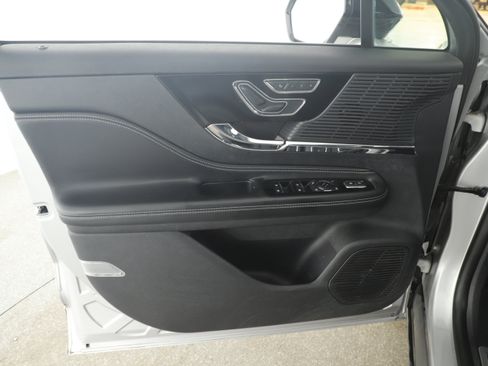 Used 2020 Lincoln Corsair FWD w/ Equipment Group 101A image 8