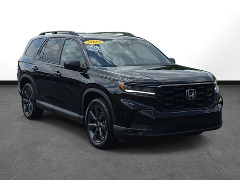 Used 2025 Honda Pilot Sport image 3