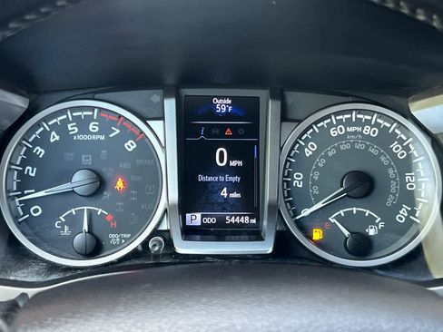 Used 2022 Toyota Tacoma SR5 AWD/4WD image 25