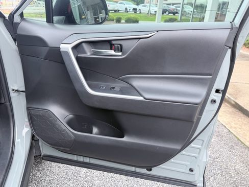 Used 2022 Toyota RAV4 XLE w/ Convenience Package FWD image 30