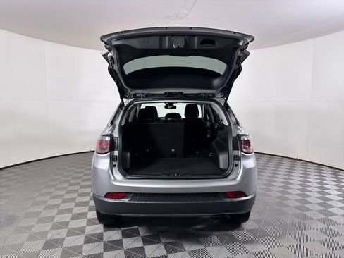 Used 2022 Jeep Compass Limited image 10