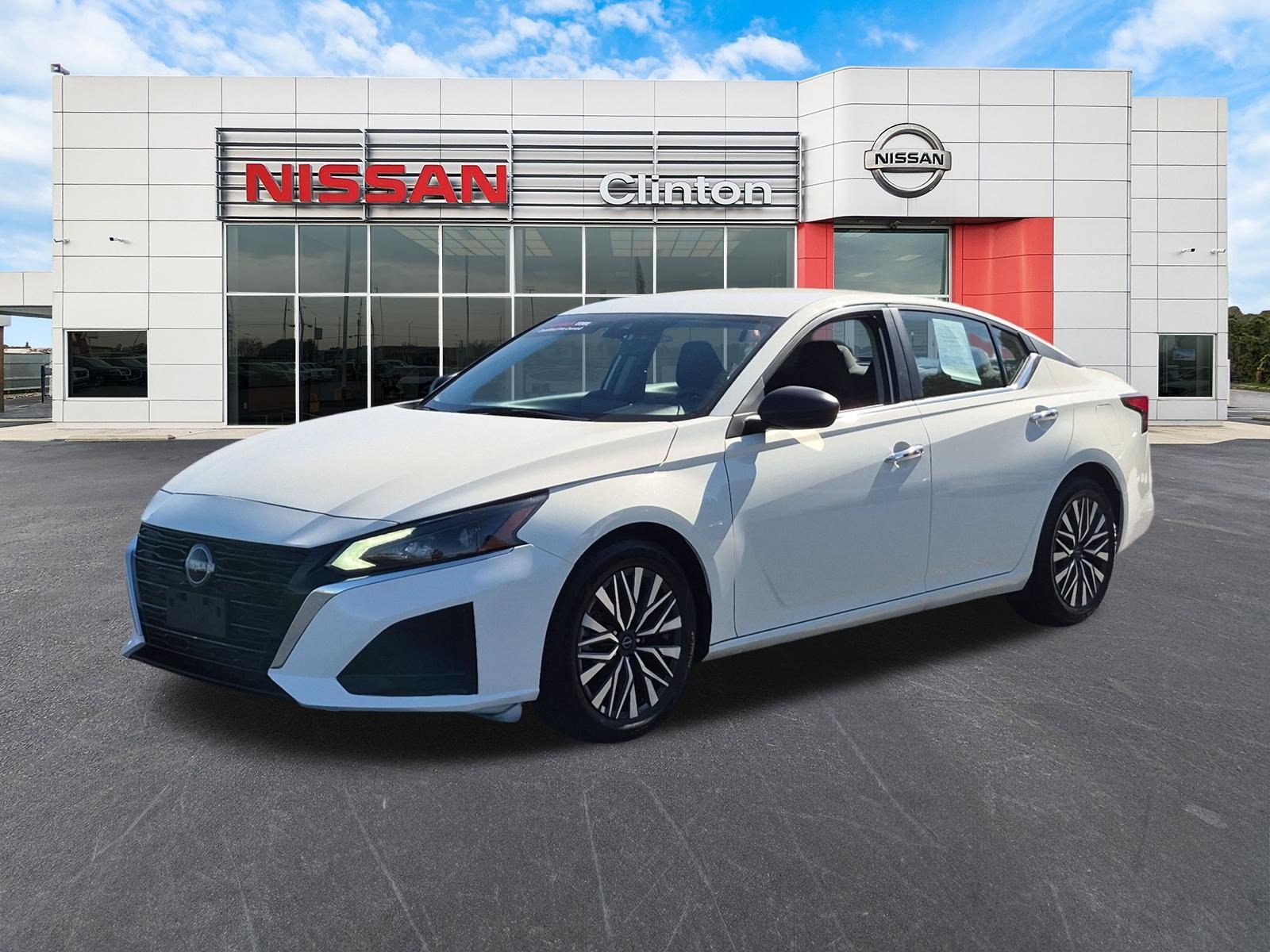 Used 2025 Nissan Altima 2.5 SV FWD image 7