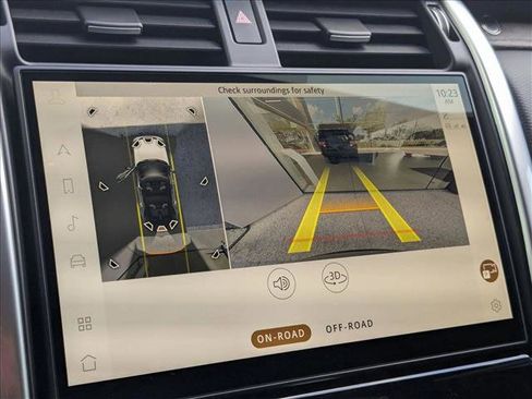 New 2025 Land Rover Discovery Dynamic SE image 13