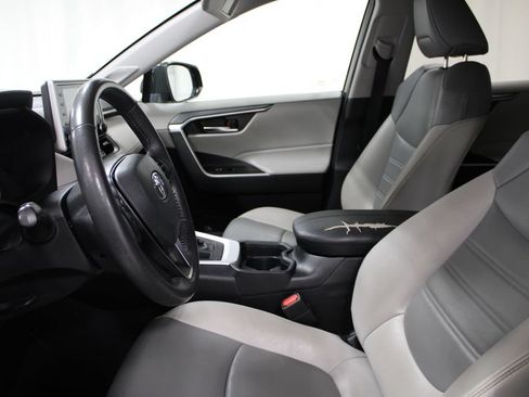 Used 2020 Toyota RAV4 XLE Premium AWD/4WD image 14
