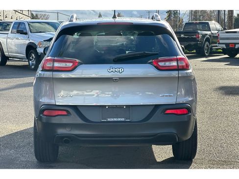 Used 2017 Jeep Cherokee Latitude w/ True North Edition image 6