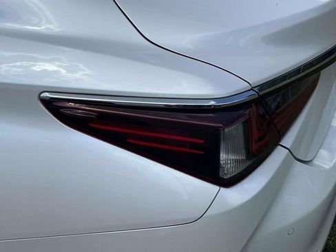 Used 2025 Lexus ES 350 w/ Premium Package FWD image 9