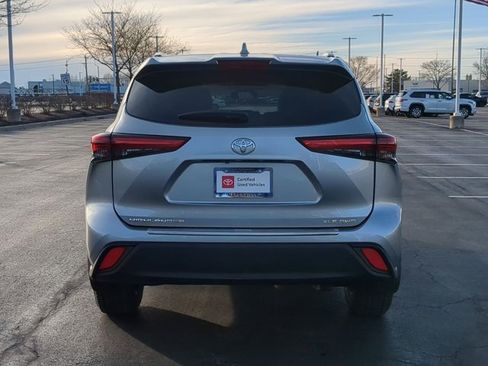 Certified 2023 Toyota Highlander XLE image 6