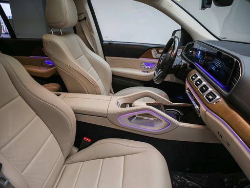 Used 2021 Mercedes-Benz GLS 450 4MATIC image 17