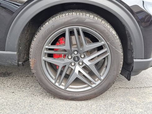 Used 2025 Ford Explorer ST image 2