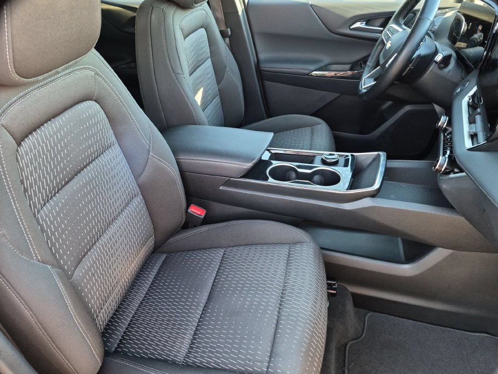 Used 2026 Chevrolet Equinox LT AWD/4WD image 31