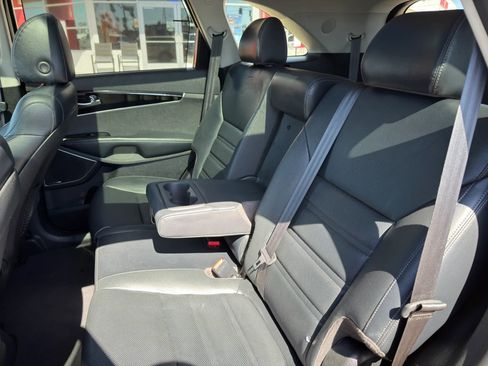 Used 2019 Kia Sorento SX FWD image 37