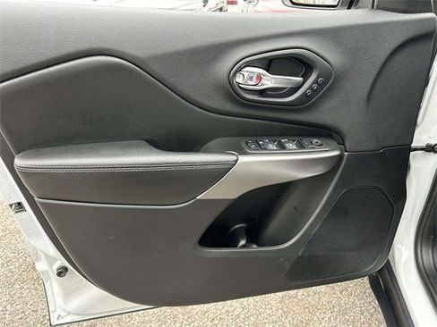 Certified 2019 Jeep Cherokee Limited image 21