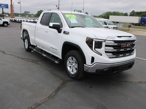 Used 2024 GMC Sierra 1500 SLE AWD/4WD image 3