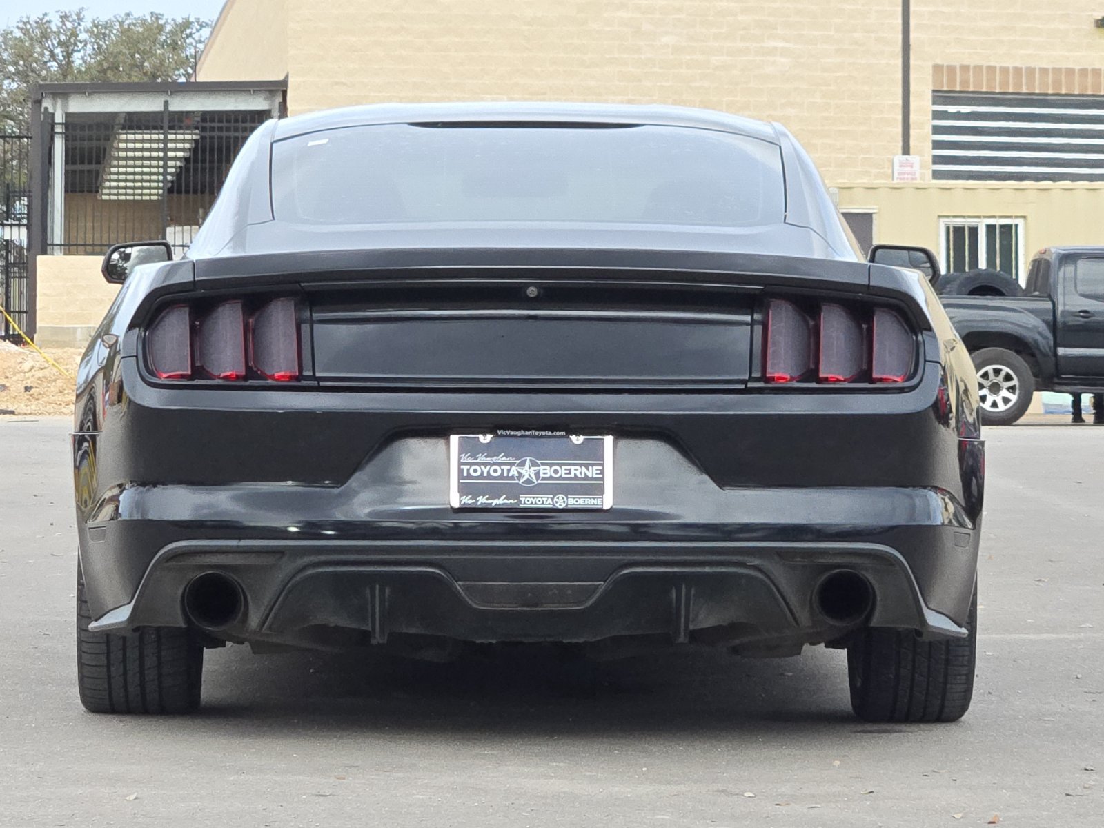 Used 2017 Ford Mustang GT w/ GT Performance Package RWD image 4