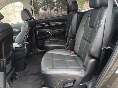 Used 2025 Kia Telluride EX w/ EX Captain's Chair Package image 23