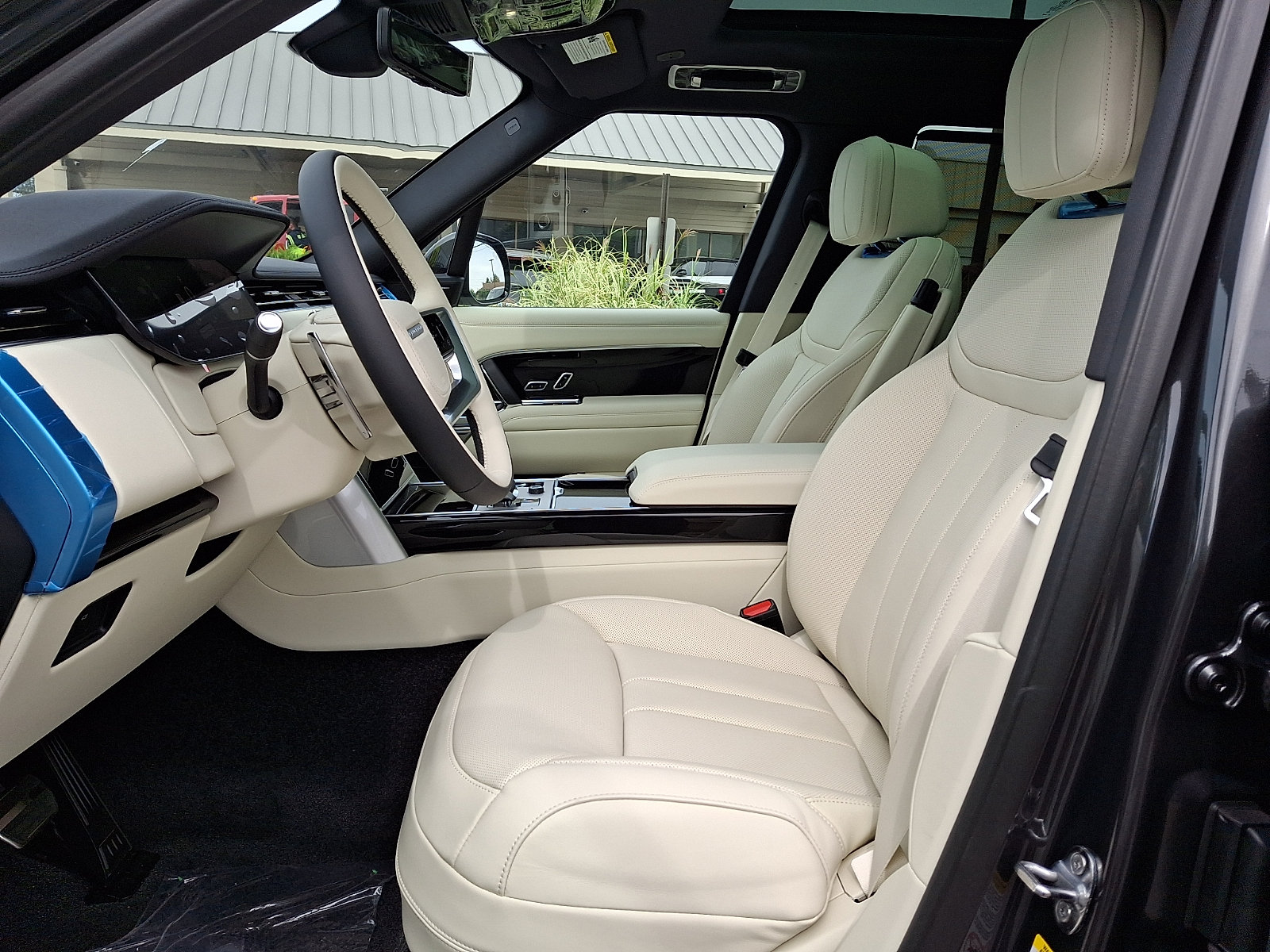 New 2027 Land Rover Range Rover Long Wheelbase SE AWD/4WD image 10