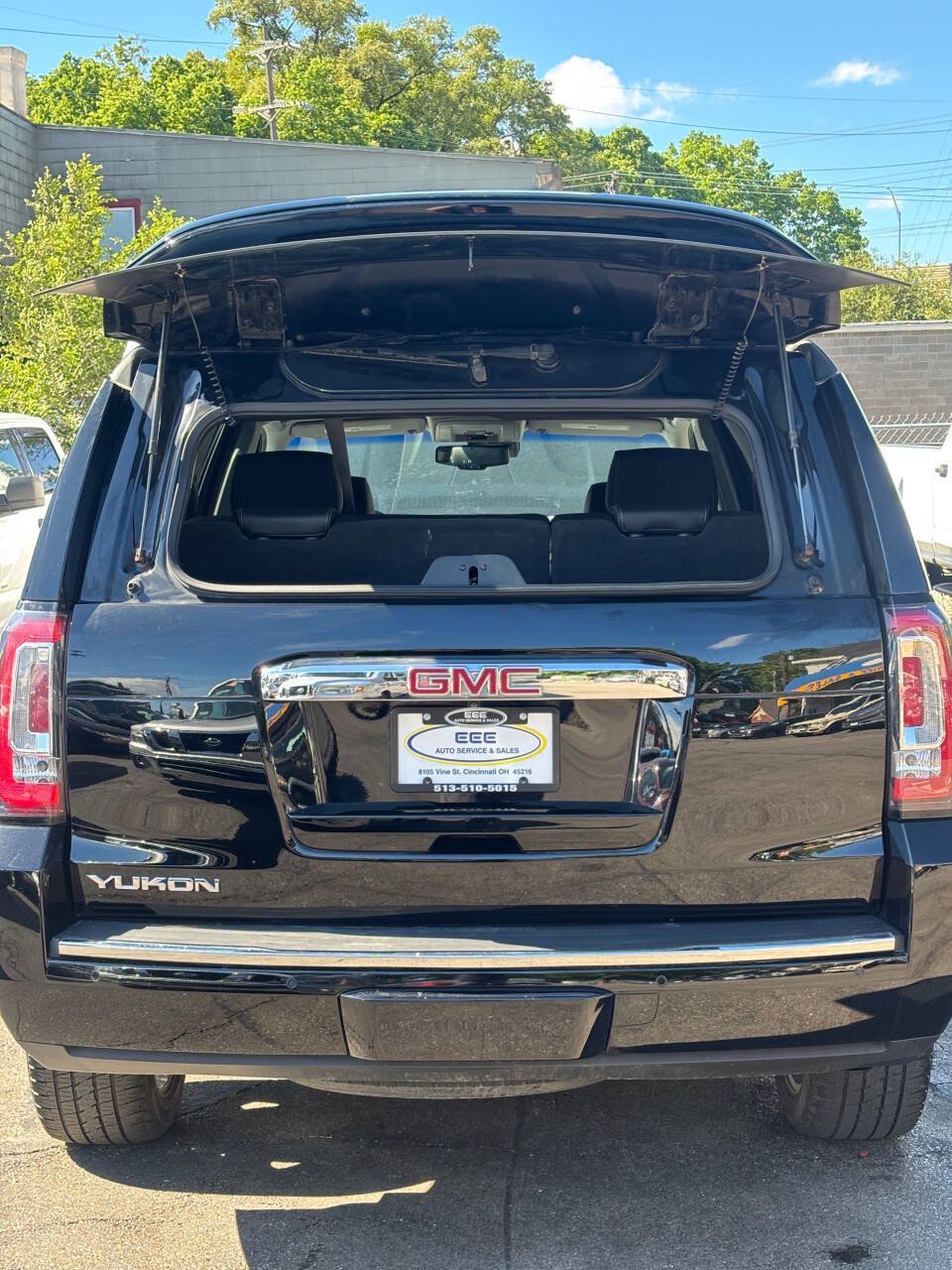 Used 2018 GMC Yukon Denali w/ Open Road Package AWD/4WD image 9
