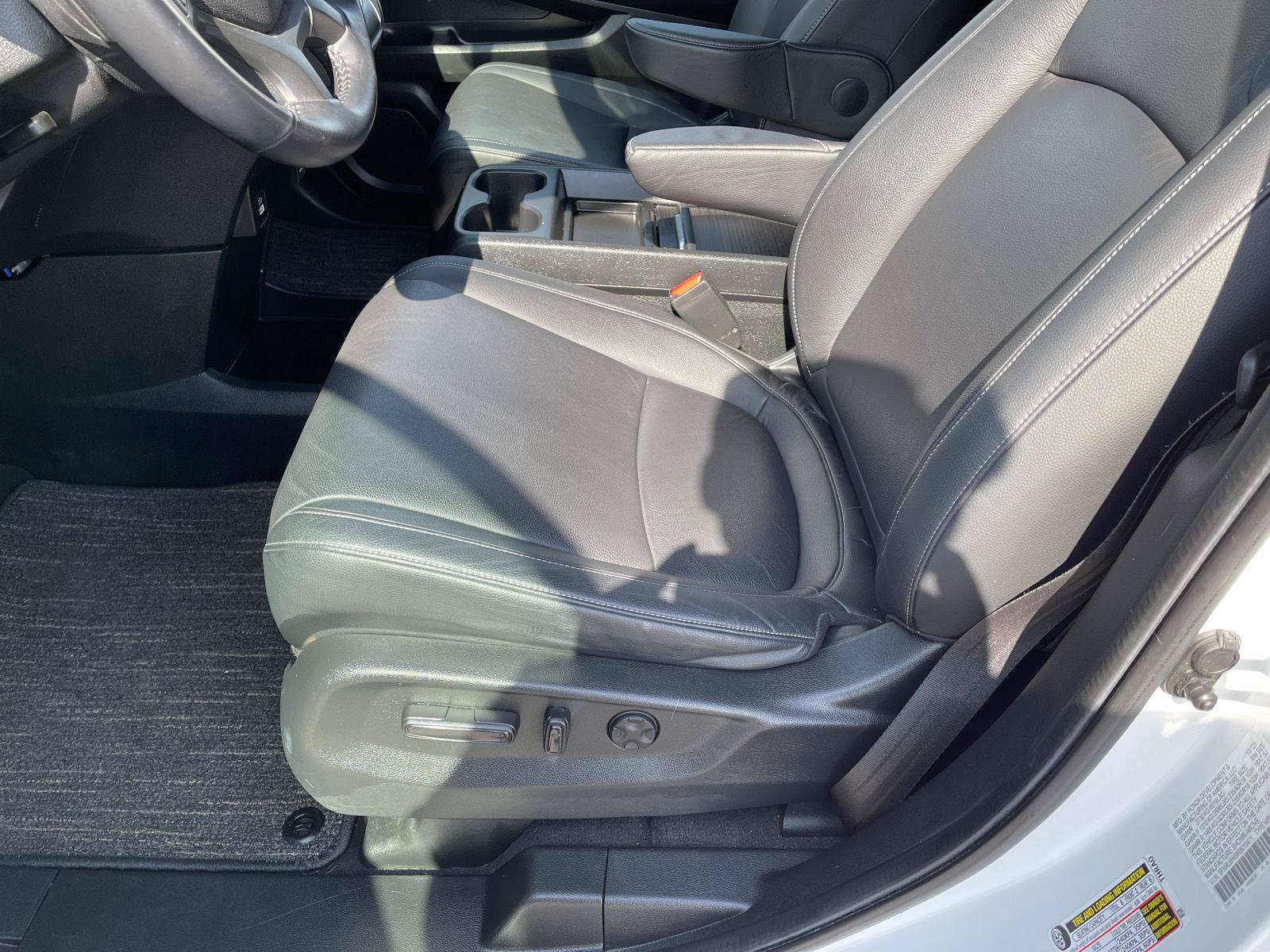 Used 2024 Honda Odyssey EX-L image 3