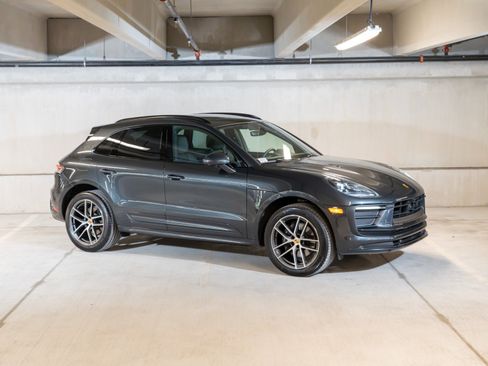 Certified 2026 Porsche Macan AWD/4WD image 9