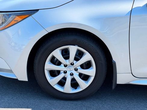 Used 2025 Toyota Corolla LE FWD image 30