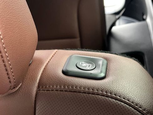 Used 2024 Kia Telluride EX w/ EX Captain's Chair Package image 15