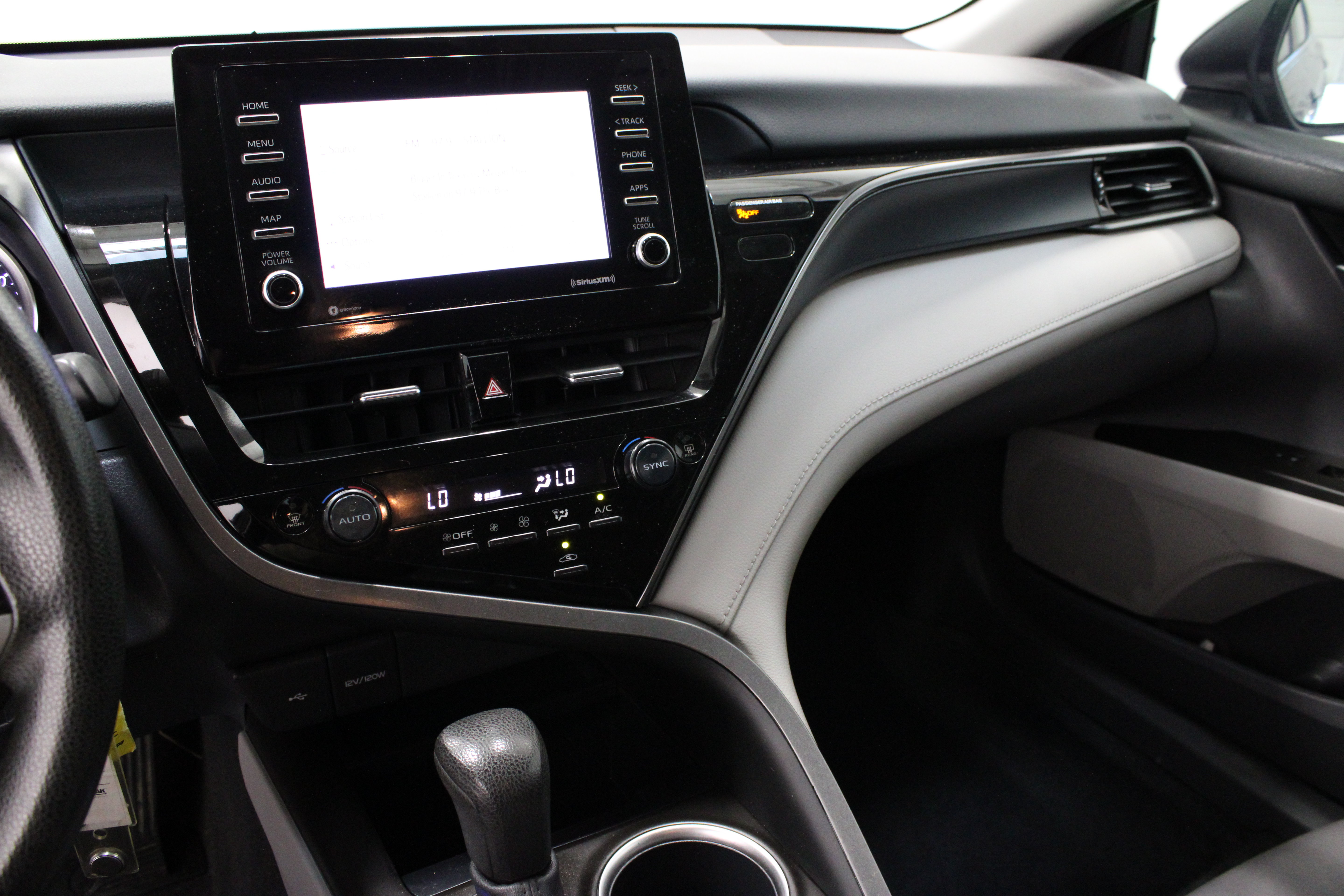 Used 2022 Toyota Camry LE FWD image 16