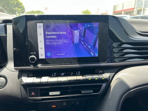 Used 2025 Toyota Camry SE w/ Convenience Package FWD image 5