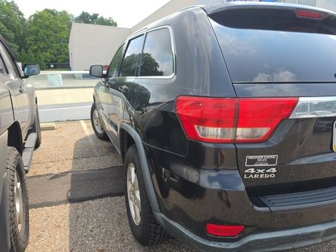 Used 2011 Jeep Grand Cherokee Laredo w/ Security & Convenience Group AWD/4WD image 4