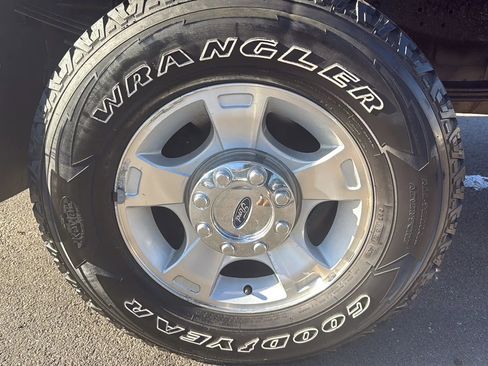 Used 2016 Ford F250 XLT w/ XLT Value Package image 13