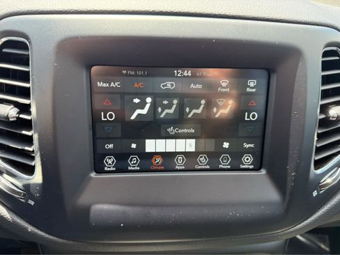 Used 2021 Jeep Compass Latitude w/ Sun and Sound Group AWD/4WD image 19