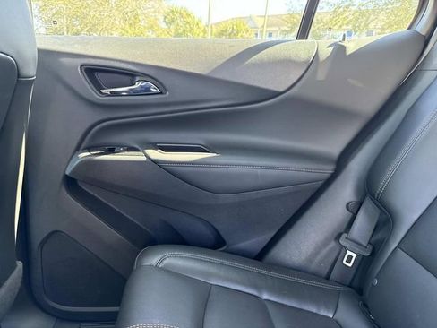 Used 2023 Chevrolet Equinox Premier FWD image 23