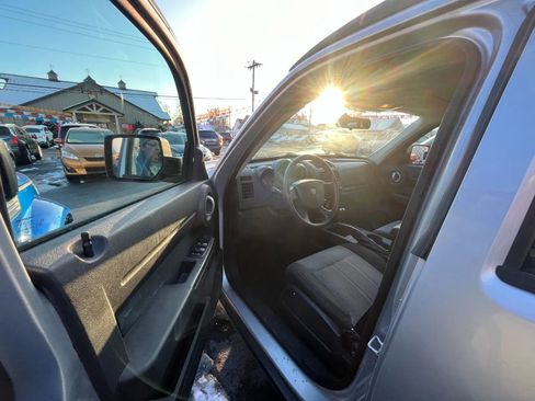 Used 2007 Dodge Nitro SXT image 8