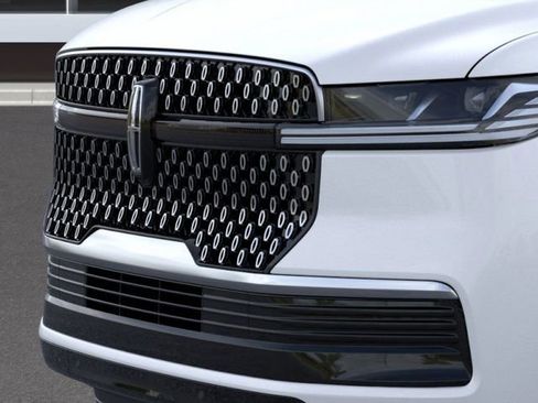 New 2025 Lincoln Navigator Reserve AWD/4WD image 17