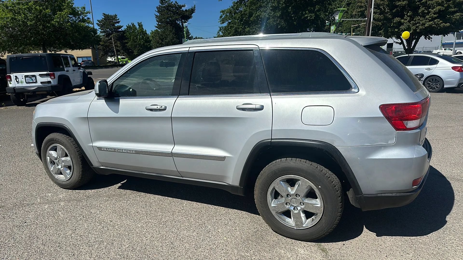 Used 2011 Jeep Grand Cherokee Laredo AWD/4WD image 14
