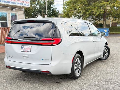 Used 2022 Chrysler Pacifica Touring-L FWD image 91