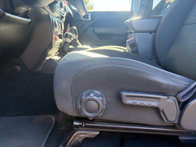 Used 2019 Jeep Wrangler Unlimited Rubicon w/ Cold Weather Group AWD/4WD image 31