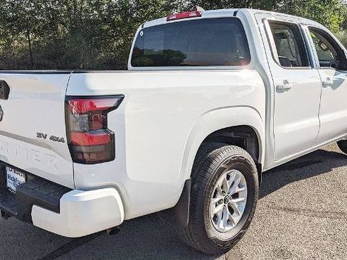 Used 2024 Nissan Frontier SV AWD/4WD image 3