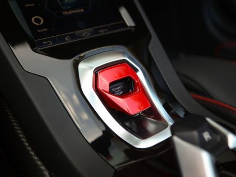 Used 2020 Lamborghini Huracan EVO RWD image 40
