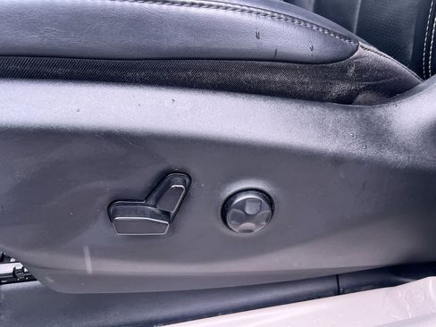 Used 2023 Chrysler Pacifica Touring-L FWD image 12