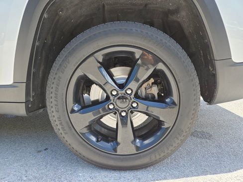 Used 2021 Jeep Grand Cherokee L Laredo AWD/4WD image 21