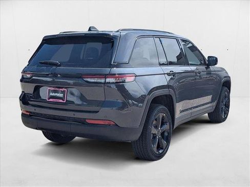 New 2025 Jeep Grand Cherokee Altitude image 2