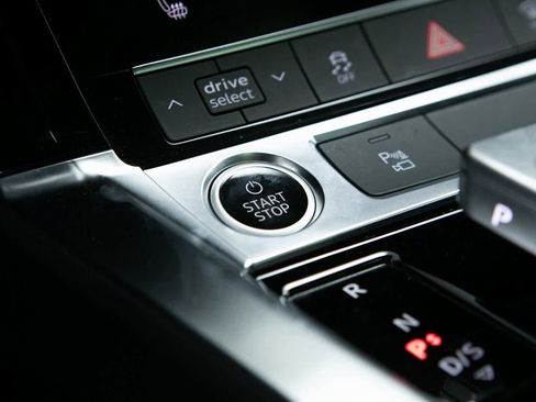 Used 2022 Audi e-tron Premium image 24