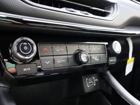 New 2026 Jeep Compass Latitude image 36