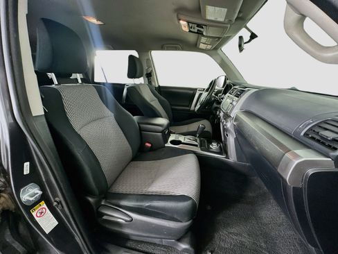 Used 2016 Toyota 4Runner SR5 AWD/4WD image 30